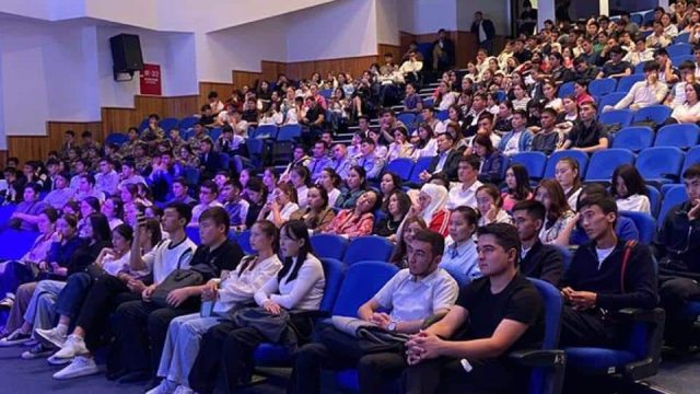 Түркістан қаласының полиция басқармасы cтудент жастармен кездесті