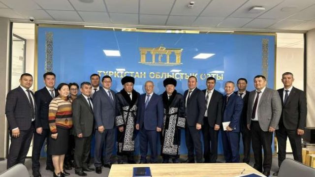 Облыстық сот ұжымы судьяларды құрметті отставкаға шығарып салып, жаңадан тағайындалған судьяны сот корпусына таныстырды