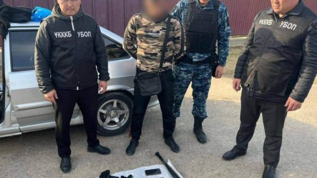 Полицейлер тұрғыннан қару-жарақ пен оқ-дәрі тәркіледі