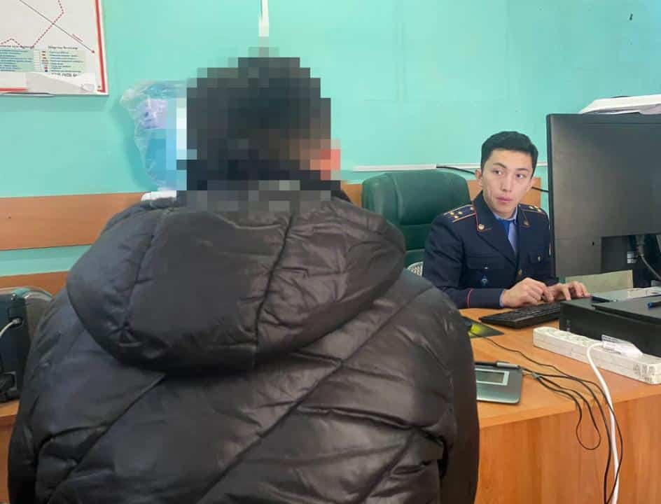 Полицейлер тұрғынның үйінен алтын мен ноутбук ұрлаған күдіктілерді ұстады