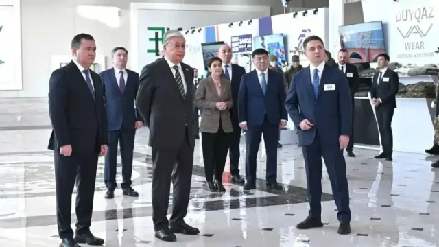 Президент елорданың индустриялық паркіндегі жетекші кәсіпорындармен танысты