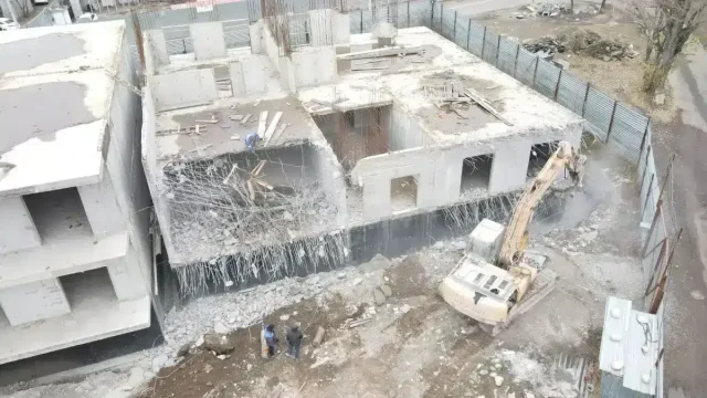 Алматыда заңсыз салынған тұрғын үй кешені бұзылады