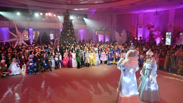 Алматыда президенттің жаңажылдық шыршасы өтті