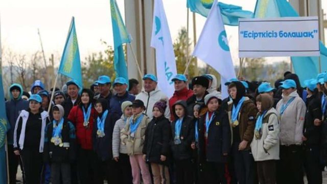 «Денсаулыққа қарай 10 000 қадам»: полицейлер, депутаттар мен еріктілер спорттық марафонға қатысты