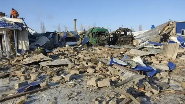 Қостанайда газ жарылып, 7 адам үйінді астында қалып қойды
