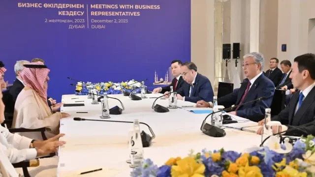 Мемлекет басшысы БАӘ инвестициялар министрімен келіссөз жүргізді