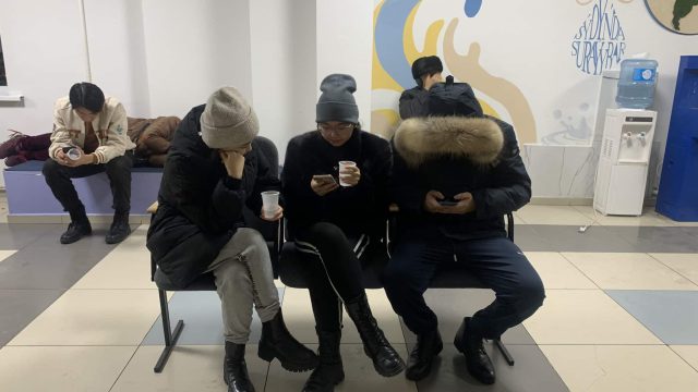 Терезеден секірген: жер сілкінісінен 8 адам зардап шекті
