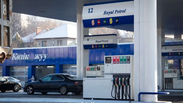 Шетел азаматтары үшін бензин мен дизель бағасы өзгереді: энергетика министрі бұйрыққа қол қойды