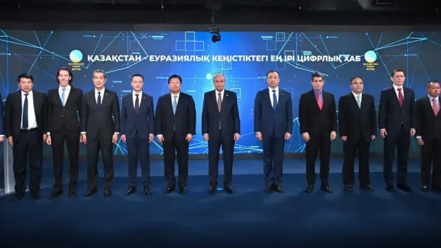 Президент ҚТЖ мен Қытайдың Huawei компаниясы бірлесіп құрған жаңа инновациялық орталықты ашты