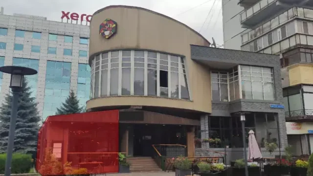 Алматыда дәмхана жанына салынған нысанды сүру басталды