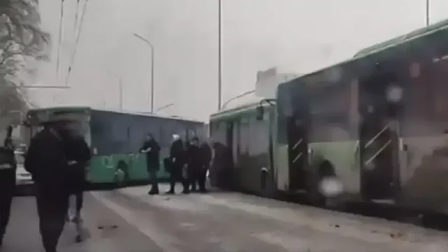Алматыда үш автобус соқтығысты: зардап шеккендер бар