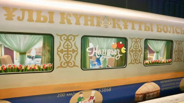 Ұлттық нақышта безендірілген мерекелік пойыздар жолға шықты