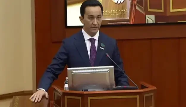 Парламент мәжілісіне жаңа депутат келді