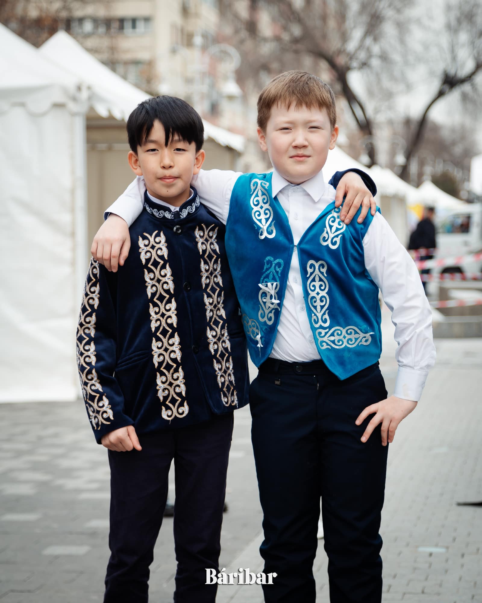Арбат, Алматы. 147 гимназия оқушылары.