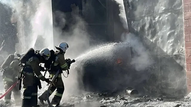 Алматы облысында пластикалық терезе шығаратын цех өртенді