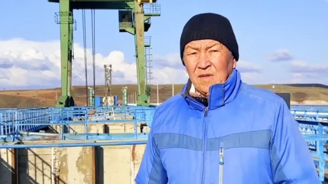 Ақтөбелік зейнеткер тұтас бір қаланы тасқыннан аман алып қалды