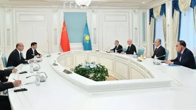 Қасым-Жомарт Тоқаев ҚХР мемлекеттік кеңесі премьерінің орынбасарын қабылдады