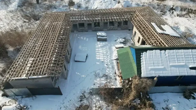 Алматыда заңсыз салынған тағы бір ғимарат бұзылды