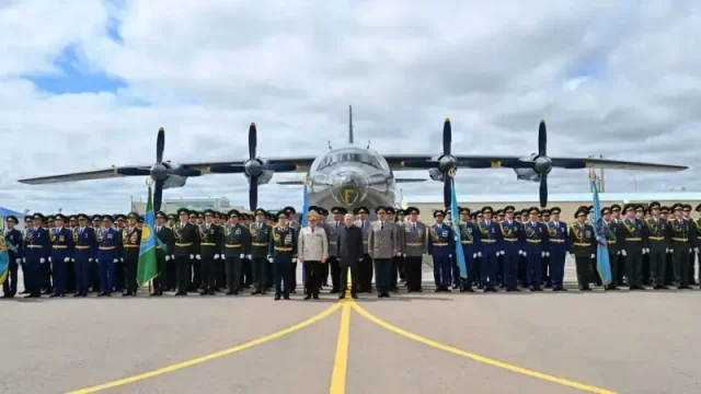 Қасым-Жомарт Тоқаев авиабазаның ашылу рәсіміне қатысты