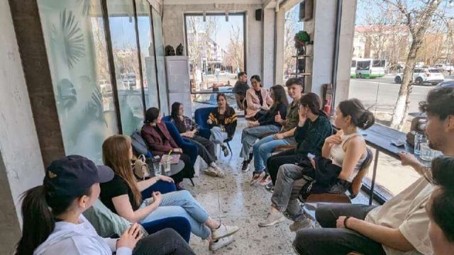 «Кітап құрттары» клубы қай ақын-жазушылардың шығармасын талқылайды?