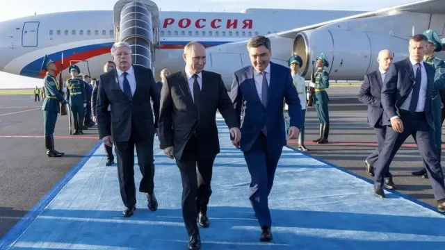 Ресей президенті ШЫҰ саммитіне қатысу үшін Астанаға келді