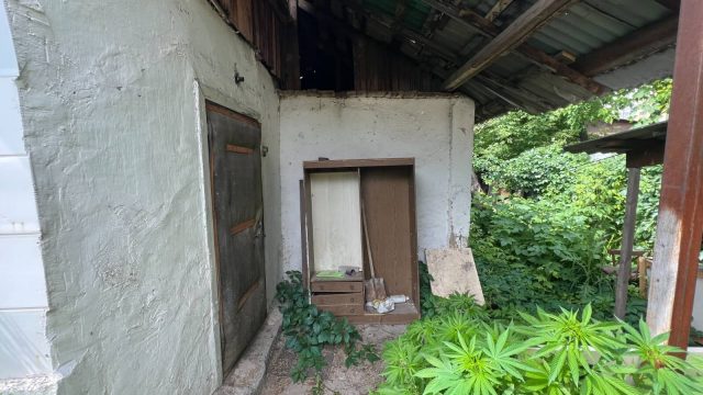 Тозығы жеткен ескі тұрғын үйден кім және қалай ақша табуға тырысады?
