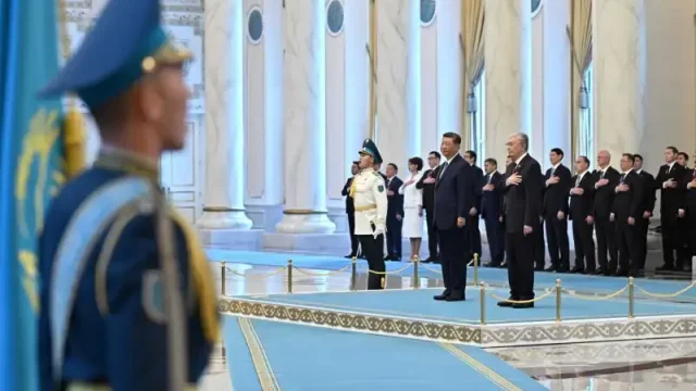 Қасым-Жомарт Тоқаев пен Си Цзиньпин шағын құрамда келіссөз жүргізді
