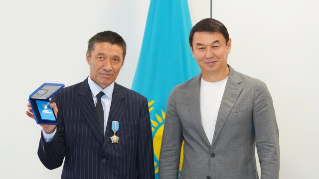 Түркістанда тәжірибелі металлургке “Құрмет” ордені берілді