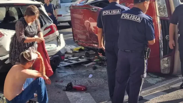 Алматыда полиция автобусы жеңіл көлікпен соқтығысты