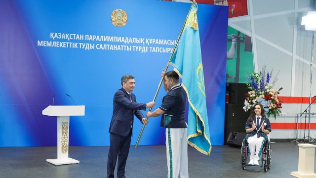 Олжас Бектенов паралимпиада ұлттық құрамасының мүшелеріне туды табыстады