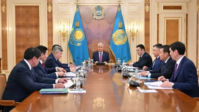 Президент үкімет мүшелерімен еліміздің экономикалық жағдайын талқылады