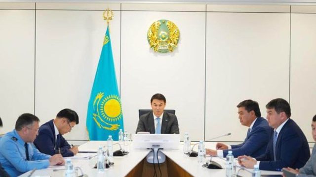 Түркістан: «Таза Қазақстан» акциясы аясындағы жұмыстарды ширату жолдары талқыланды