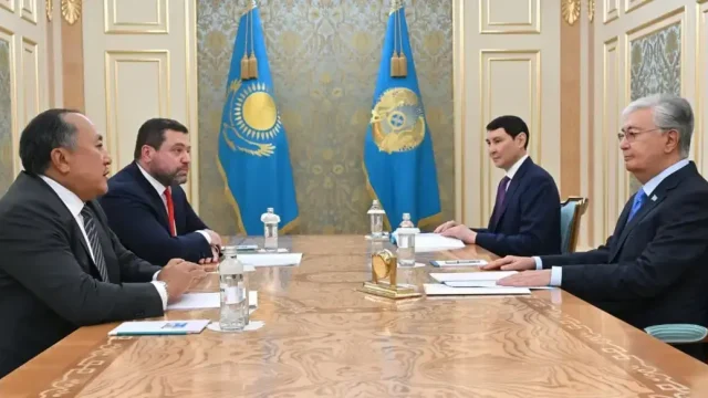Президент Kaspi.kz компаниясының негізін қалаушыларымен кездесті