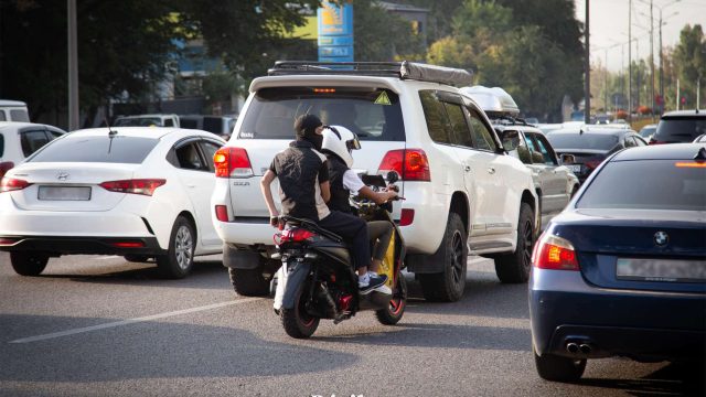 Алматыда 19 жастағы мопед жүргізушісі жол апатынан қаза болды