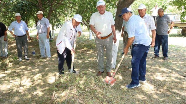 «Таза Қазақстан»: Ордабасы ауданы халқы Орталық саябақта сенбілік өткізді