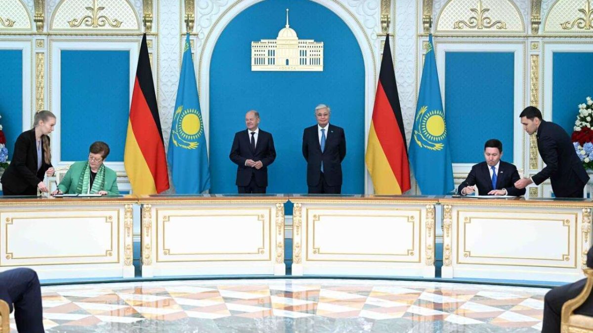 Германия канцлері, Олаф Шольц. Тоқаев
