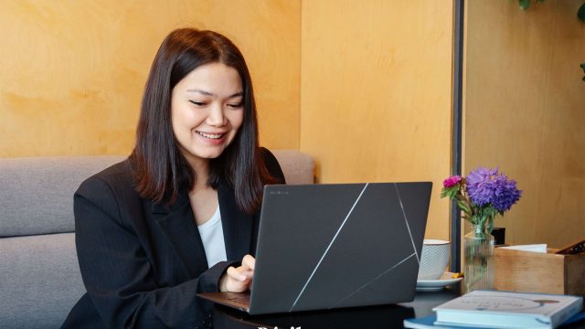 ASUS Zenbook S 14: HR маманы Латина Сатарова ноутбукты қалай таңдайды?