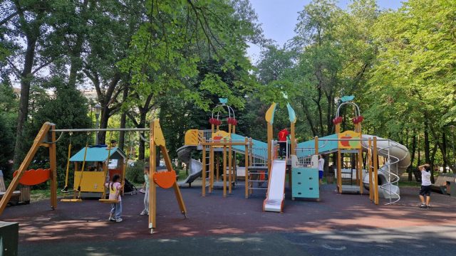 Алматының Бостандық ауданында 120 аула жөнделіп жатыр