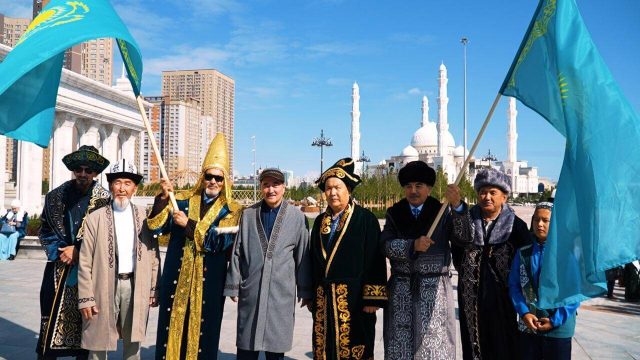 «Менің Қазақстаным»: Астанада өткен флешмобқа 500-ден астам ардагер қатысты