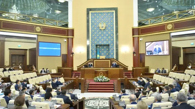 Сегізінші сайланған парламенттің үшінші сессиясы ресми түрде ашылды