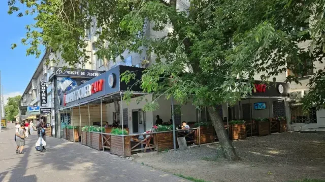Алматы орталығындағы дәмхананың жазғы алаңы бұзылды