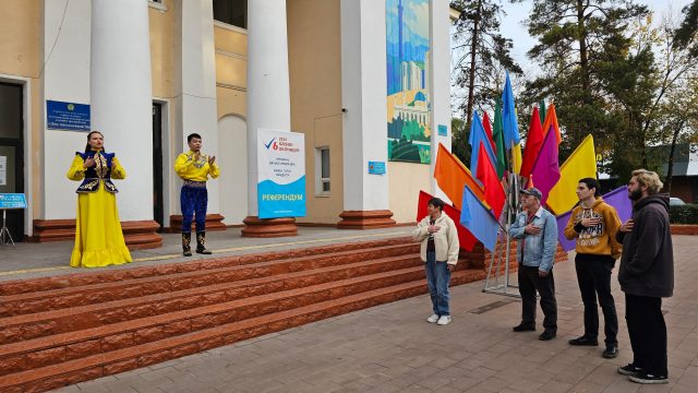 Алматыдағы сайлау учаскесінде мемлекеттік әнұран ым тілінде орындалды