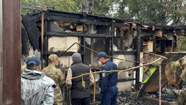 Талғарда өртенген үй: ІІМ орынбасары күдіктілер жазаланатынын айтты