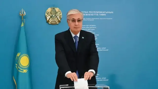Қасым-Жомарт Тоқаев АЭС бойынша референдумда дауыс берді