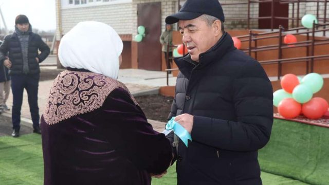 БҚО-ның Ақжайық ауылында 24 тұрғынға пәтер кілті табысталды