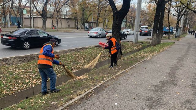 Алматыда жаңбыр мен қар: коммуналдық қызметтер қауіпсіздік шараларын күшейтті