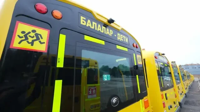 Алматыда шалғай аудандардан оқушыларды тасымалдау үшін тағы 100 мектеп автобусы іске қосылады
