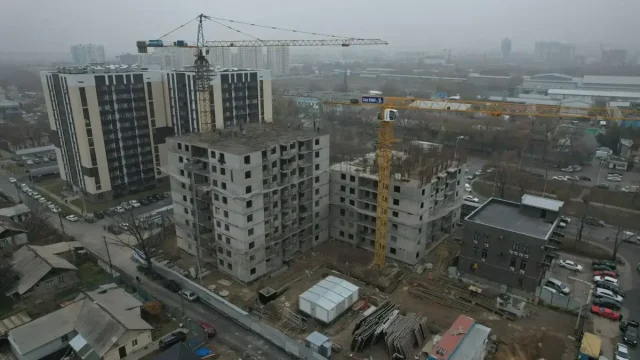 Алматыда тозығы жеткен 34 көпқабатты үй бұзылды