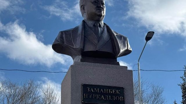 Алматы облысында Заманбек Нұрқаділовке арналған ескерткіш ашылды