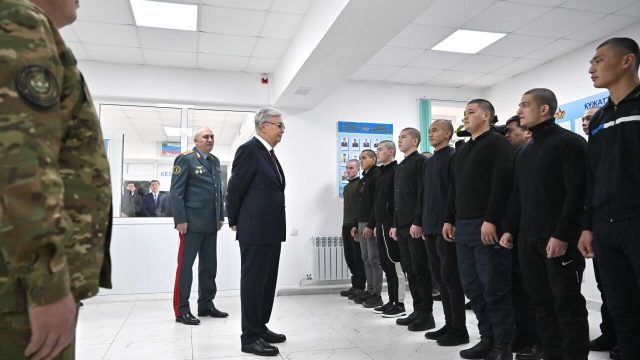 Мемлекет басшысы әскерге шақырылған азаматтармен кездесті